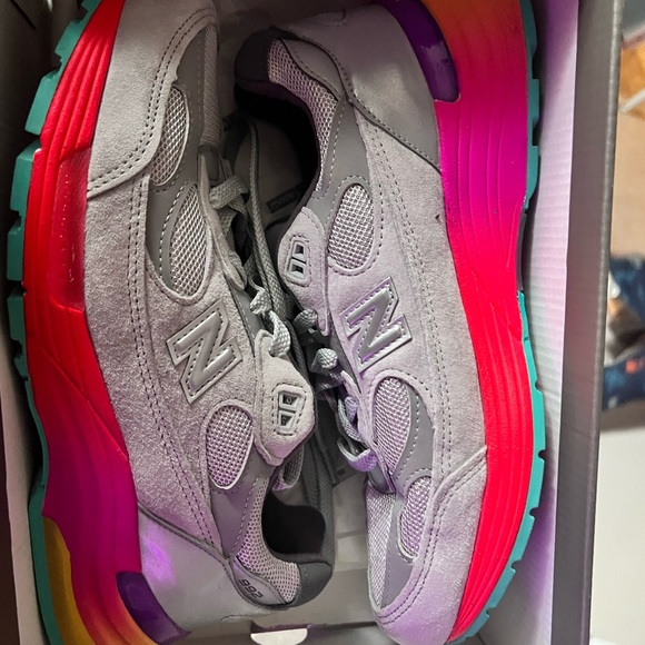 New balance - Picture 1 of 6